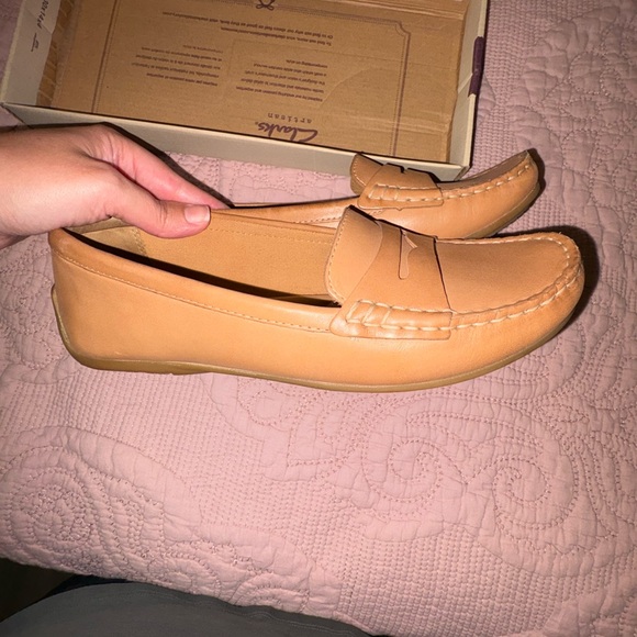 Clarks Doraville Nest Tan Leather Loafers - Picture 2 of 4